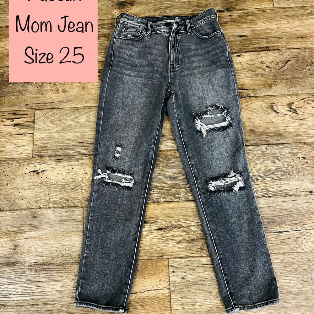 PacSun distressed Mom Jean Size 25 washed black denim